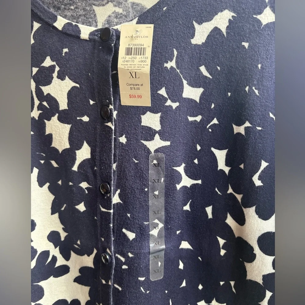 *NWT* Ann Taylor Navy and Cream Floral Cardigan - szXL (P22) - Picture 3 of 3